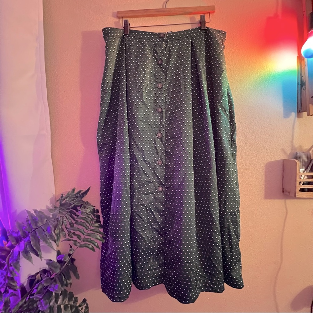 Green Polka Dot Maxi Skirt with Buttons 💚